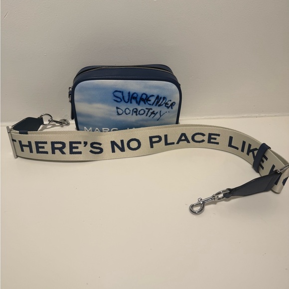 NWT Marc Jacobs x Wizard of Oz Surrender Dorothy camera bag - Picture 4 of 4